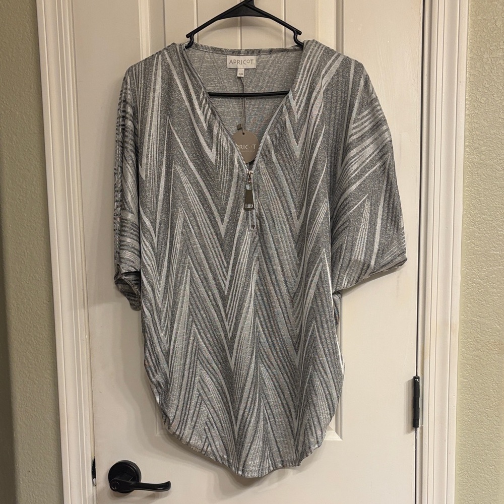 APRICOT Silver/Gray Chevron V-Neck Blouse